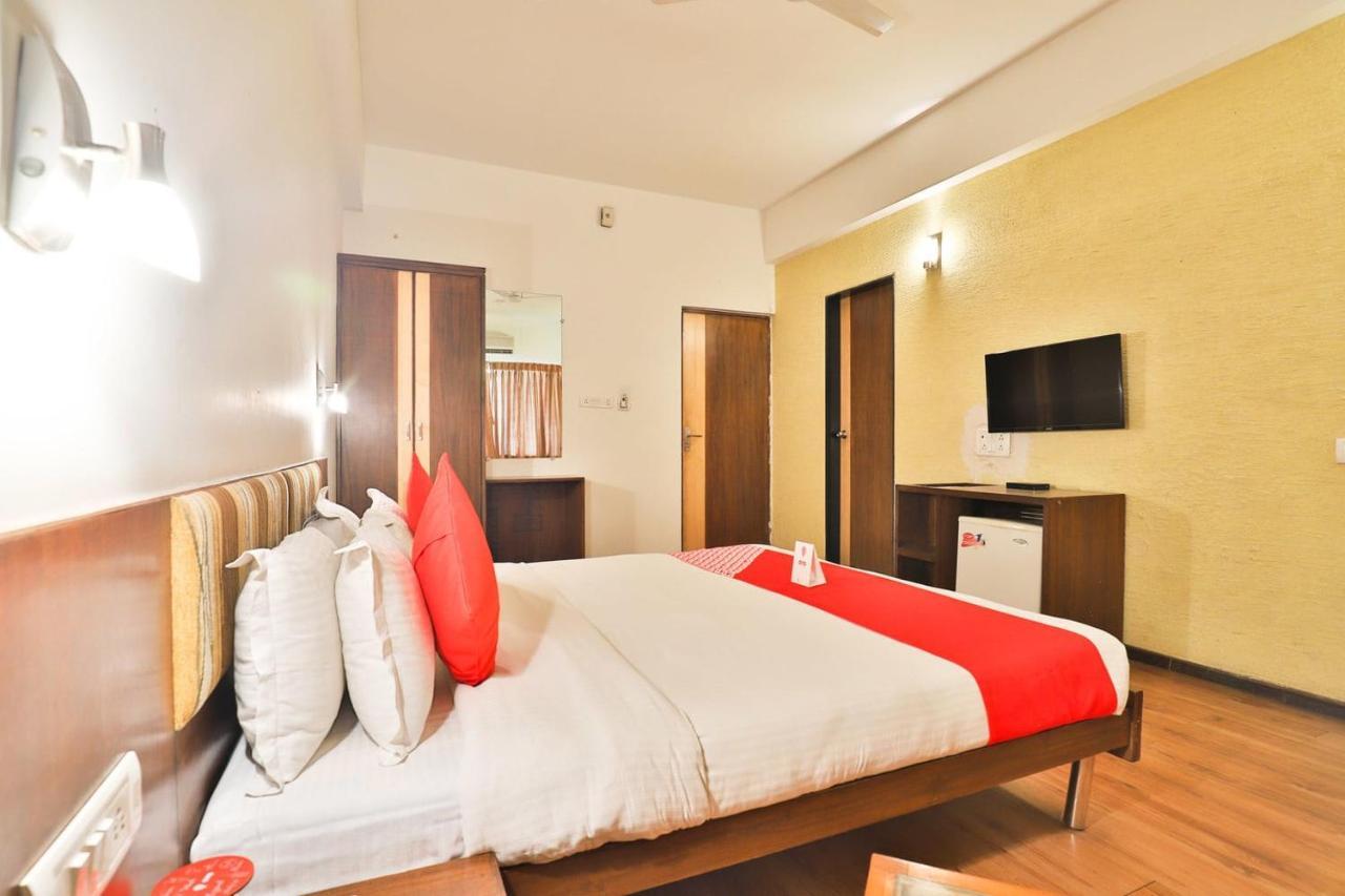 Hotel President Inn By Sky Stays Гандинагар Экстерьер фото