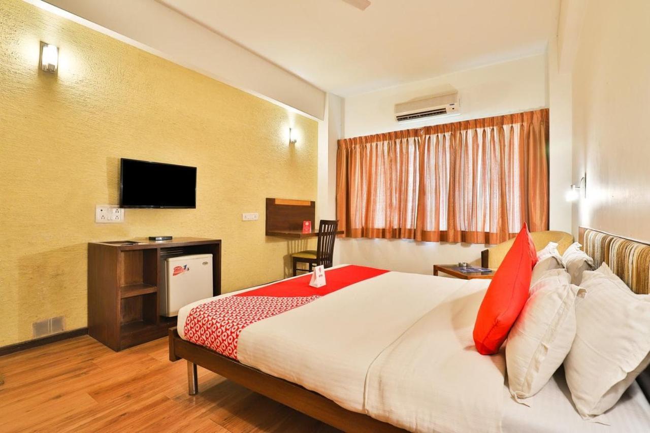 Hotel President Inn By Sky Stays Гандинагар Экстерьер фото